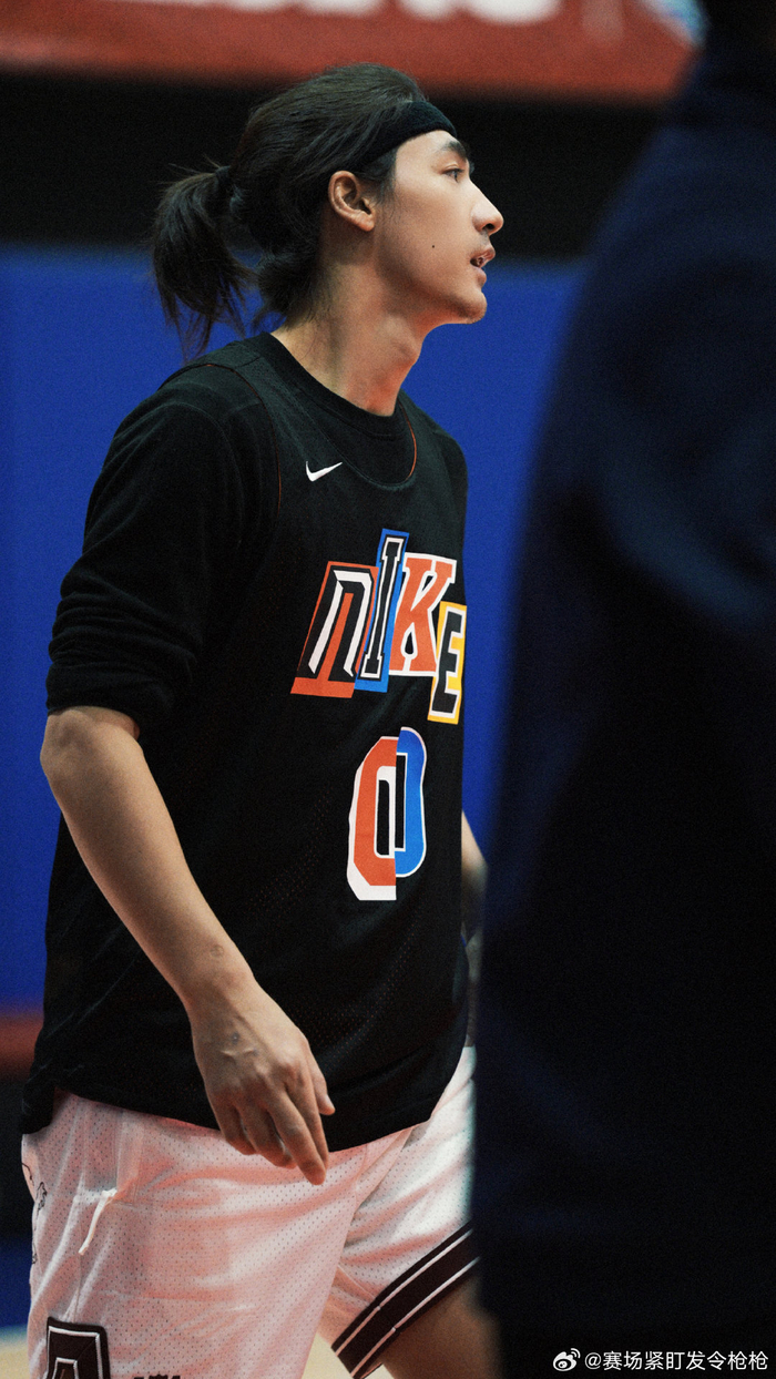 演员此沙分享球场动态|小演员_新浪体育_新浪新闻