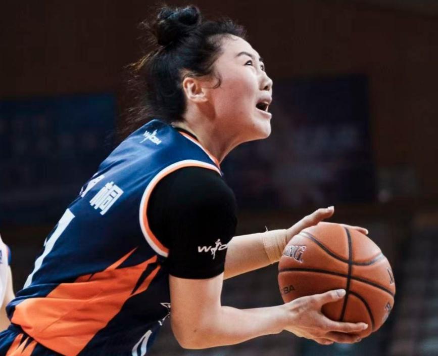 kaiyun-轰37分6助攻！中国女篮31岁王牌后卫满血复活：宫鲁鸣该带上她？